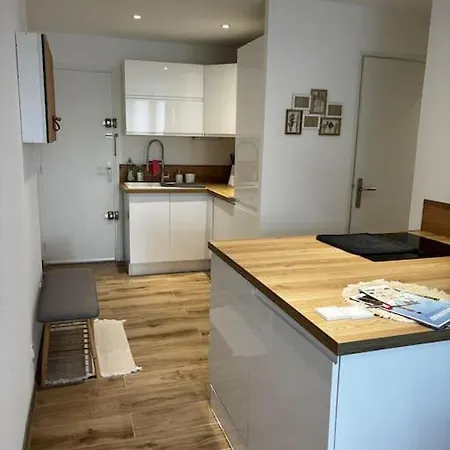 Apartment Climatise Avec Piscine Proche